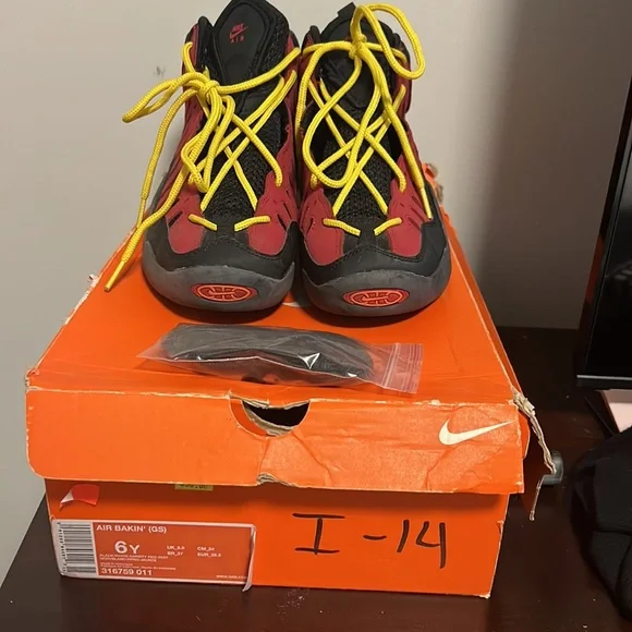 NIKE AIR BAKIN SZ 6Y 2007 RELEASE